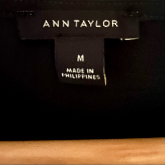 Ann Taylor Black Short Sleeve V Neck Tie Bottom Faux Wrap Blouse, size M - Picture 5 of 7